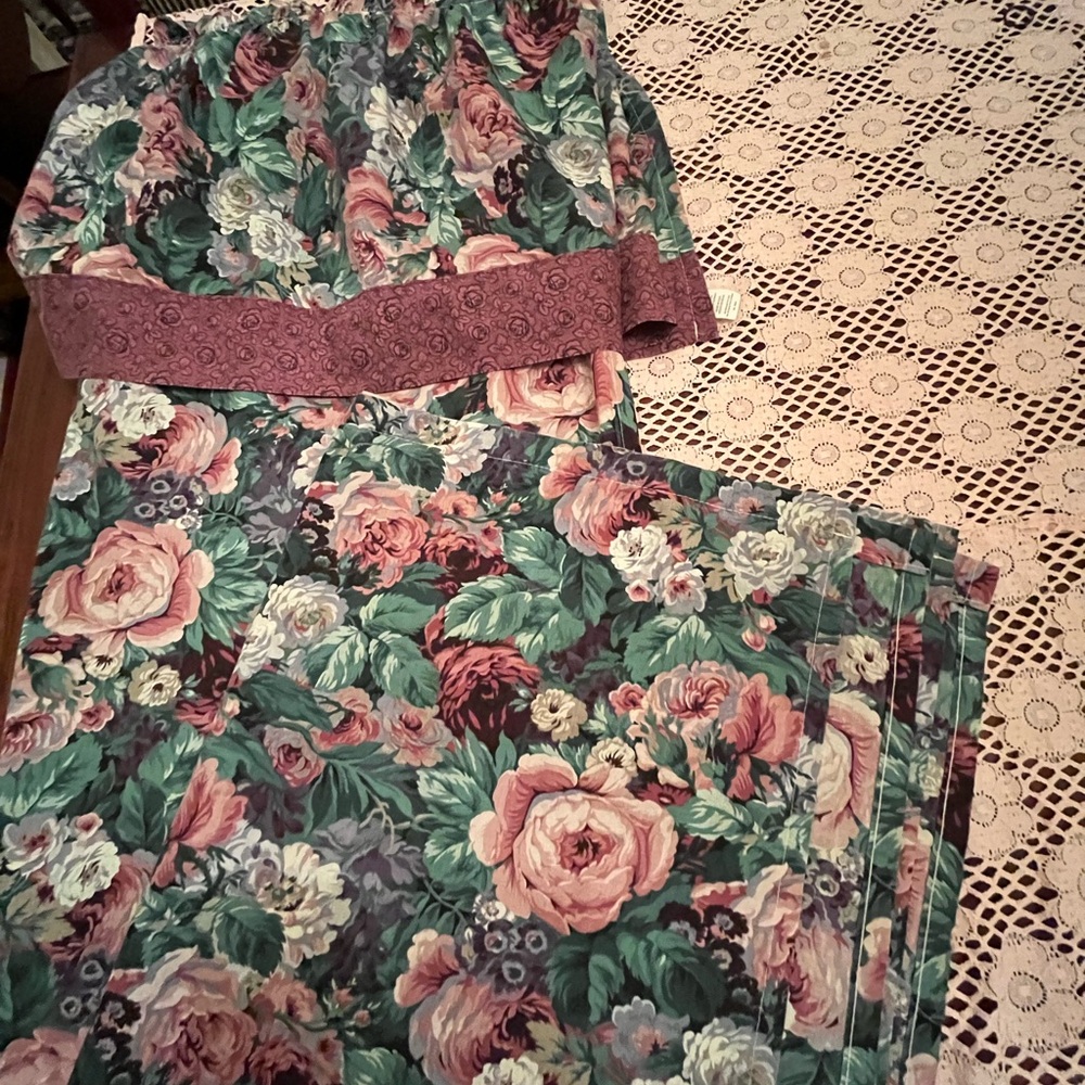 Vintage shower curtain/ Firm Price - Picture 4 of 16